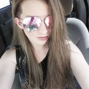 Meet your Posher, Maegan